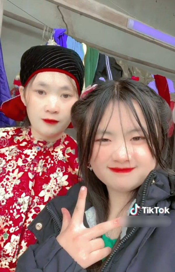 Mẹ Phúng Phính quay clip TikTok chẳng nói câu nào vẫn có lượt follow khủng