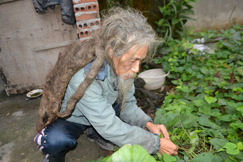 Chuyện về người đàn ông có mái tóc "ma làm" 10 năm không cắt - 5