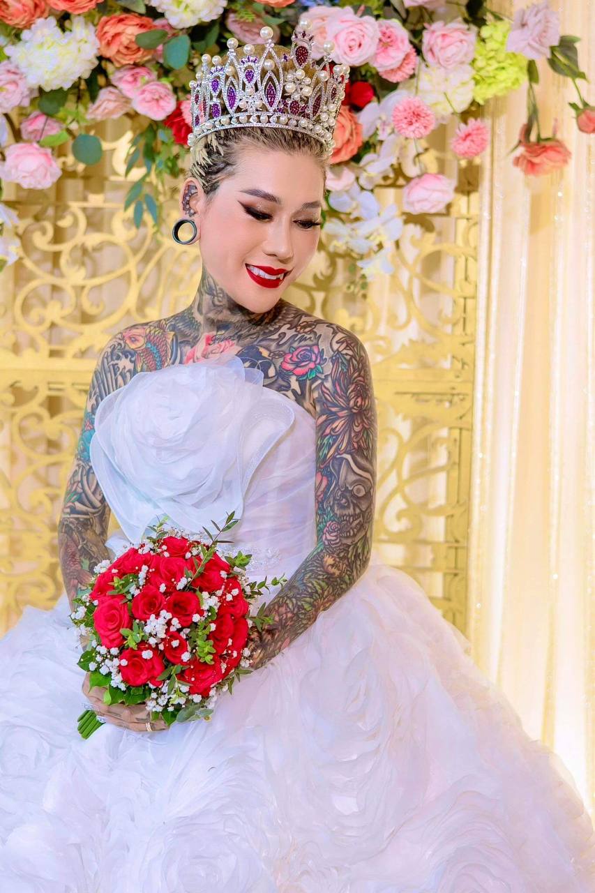Đám cưới hot nhất nhì mạng xã hội: Cô dâu chuyển giới và chú rể kém 20 tuổi, chốt cưới sau một tháng hẹn hò - Ảnh 1.