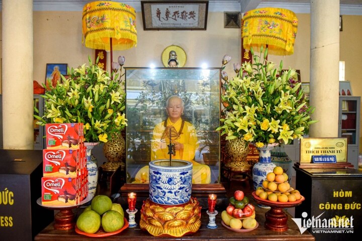 Tượng trong chùa ở Hà Nội từng bị đòi kiểm tra hộ chiếu vì giống hệt người thật