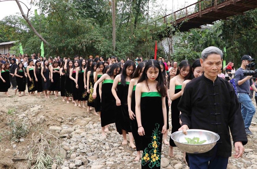 Lai Châu: Tái hiện Lễ hội gội đầu của người Thái trắng ở Phong Thổ | Lễ hội | Vietnam+ (VietnamPlus)